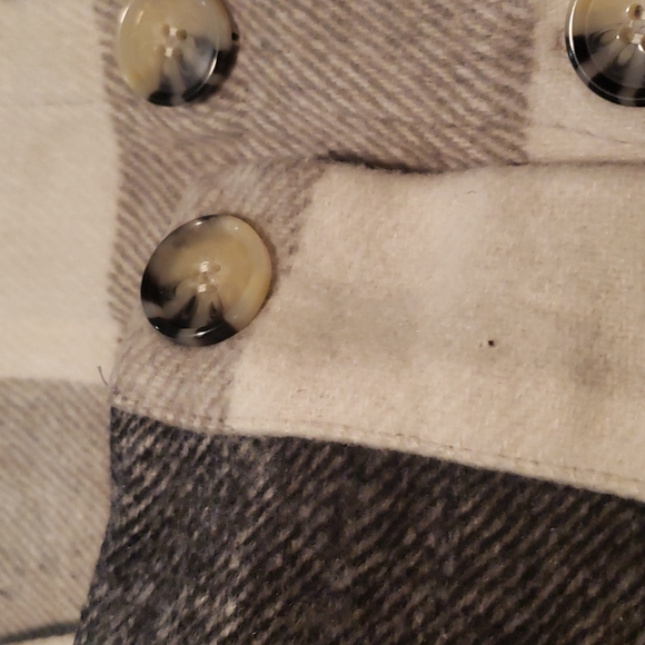 New boutique plaid shacket - Picture 7 of 8